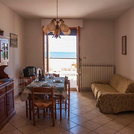 Appartamento Di Antonio Fronte Mare Монтезільвано Екстер'єр фото