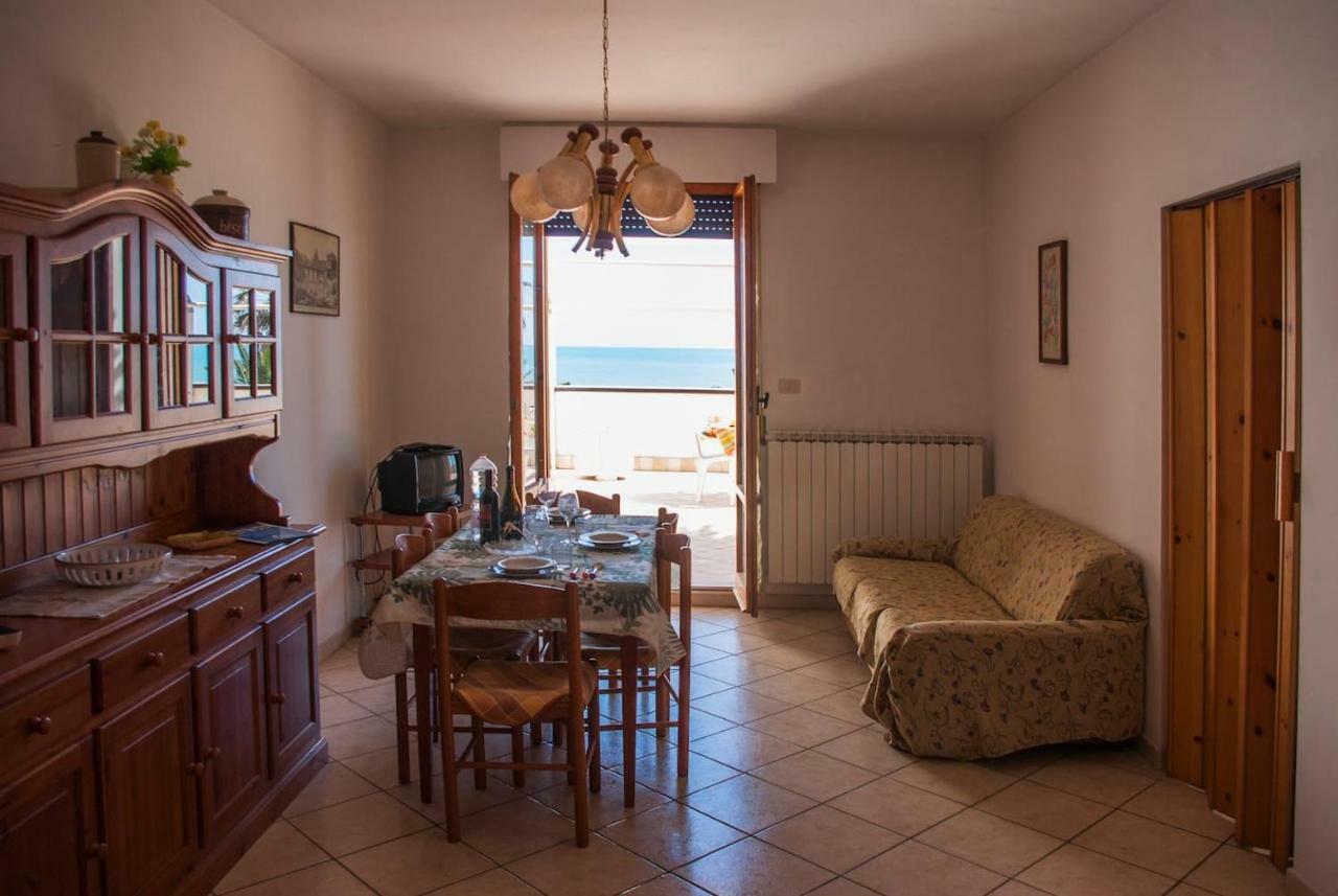 Appartamento Di Antonio Fronte Mare Монтезільвано Екстер'єр фото