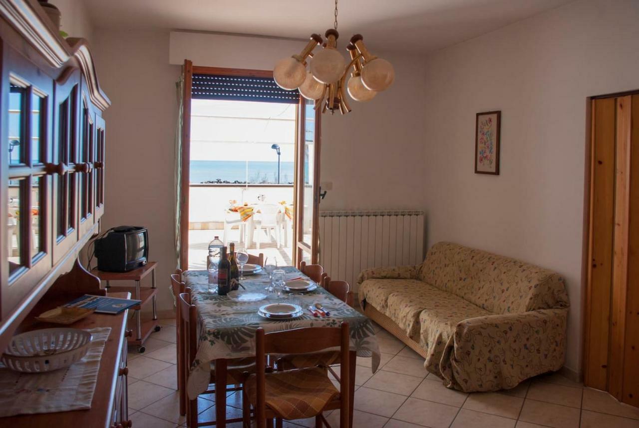 Appartamento Di Antonio Fronte Mare Монтезільвано Екстер'єр фото